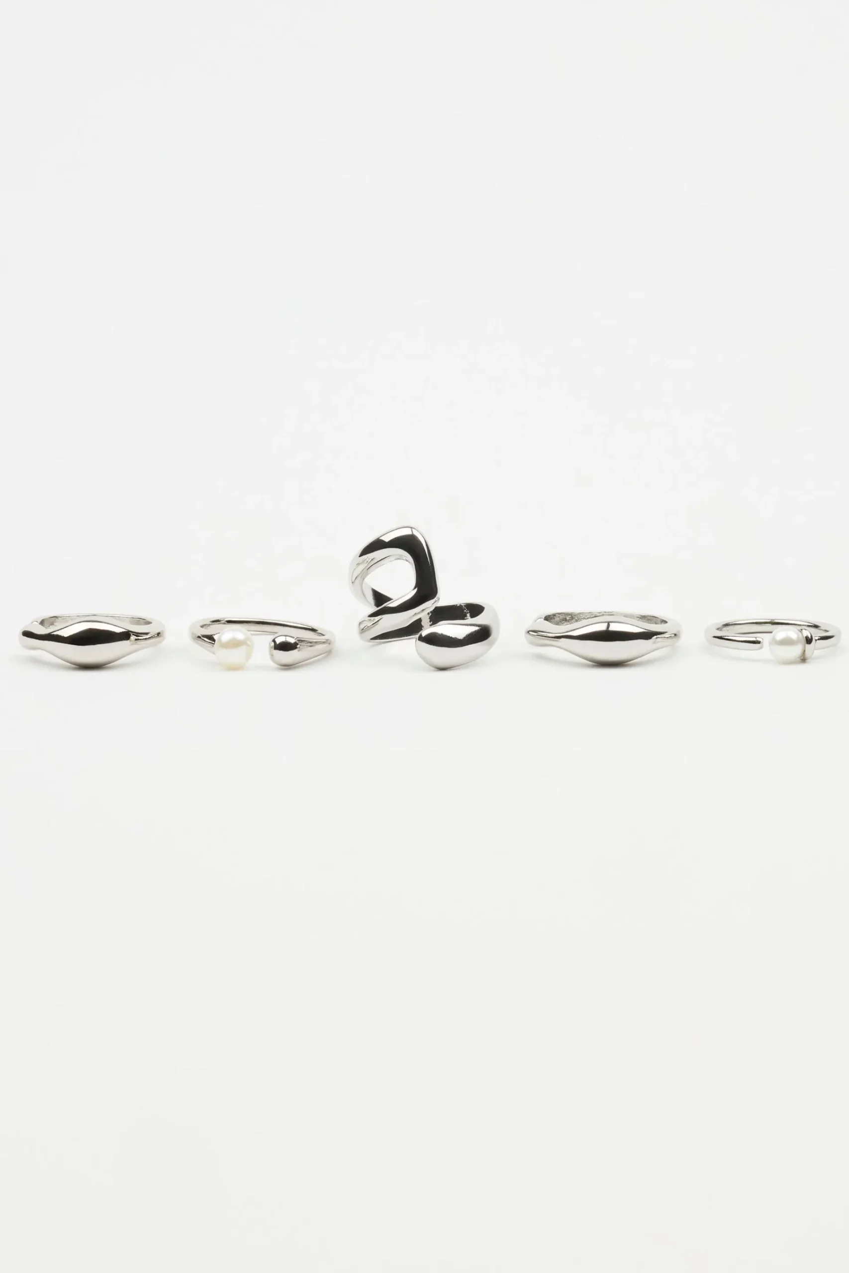 Set Of 5 Pearl & Organic Rings*Garage Clothing Outlet