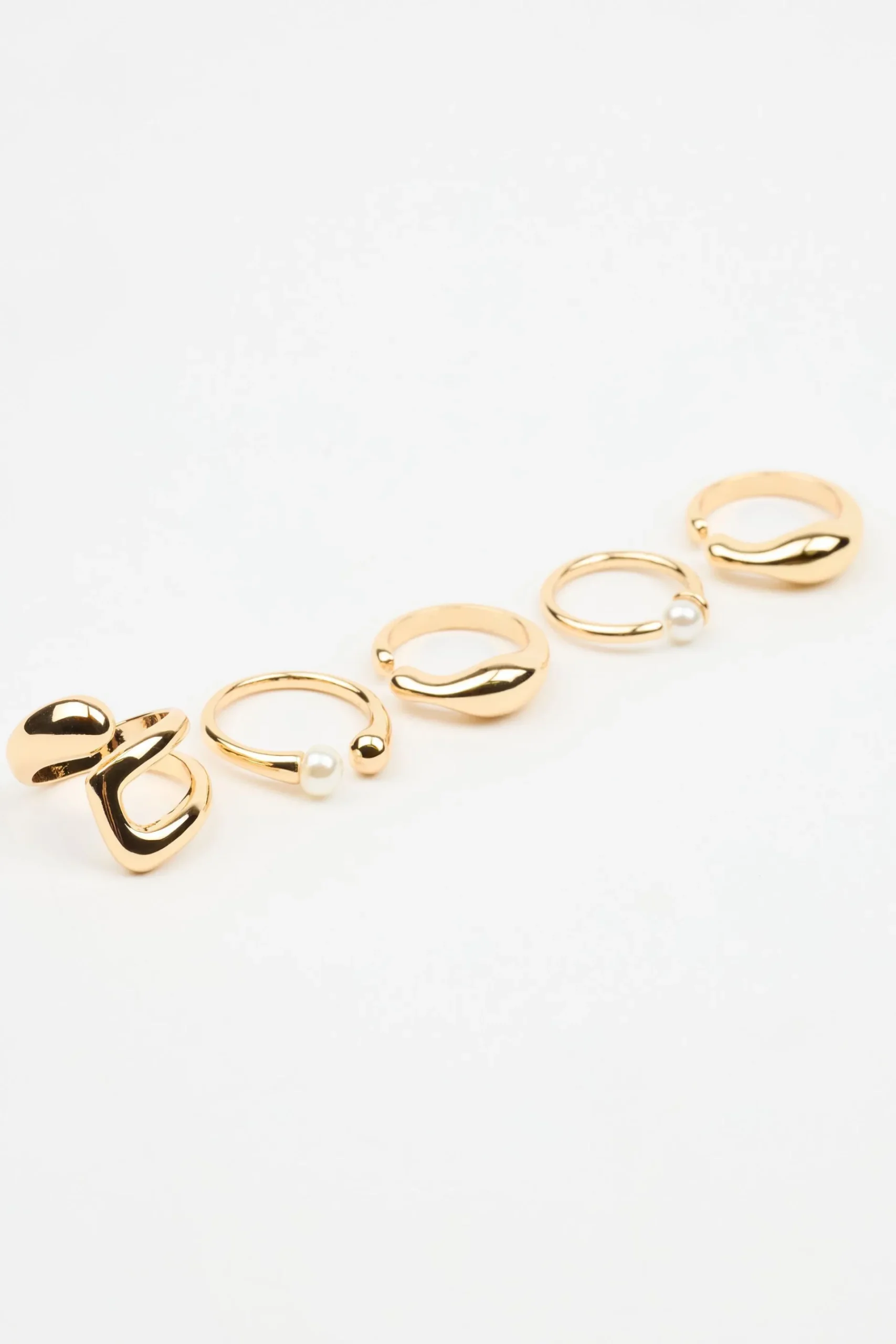 Set Of 5 Pearl & Organic Rings*Garage Clothing Outlet