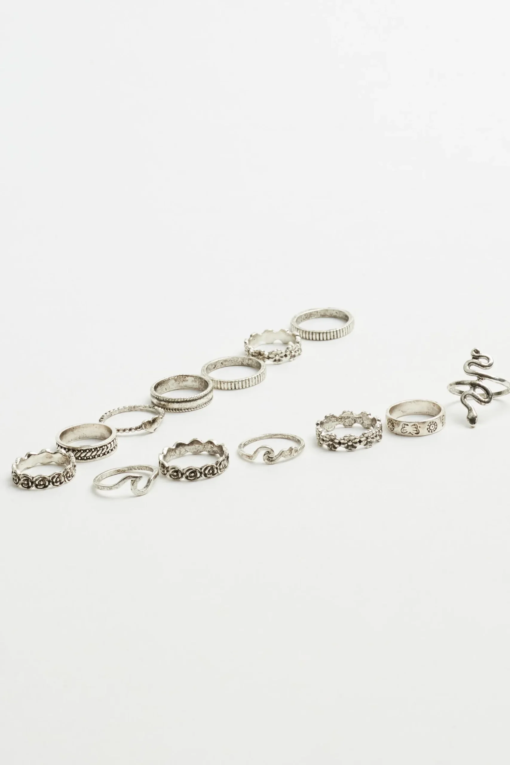 Set Of 13 Rose, Flower & Snake Rings*Garage Clothing Discount